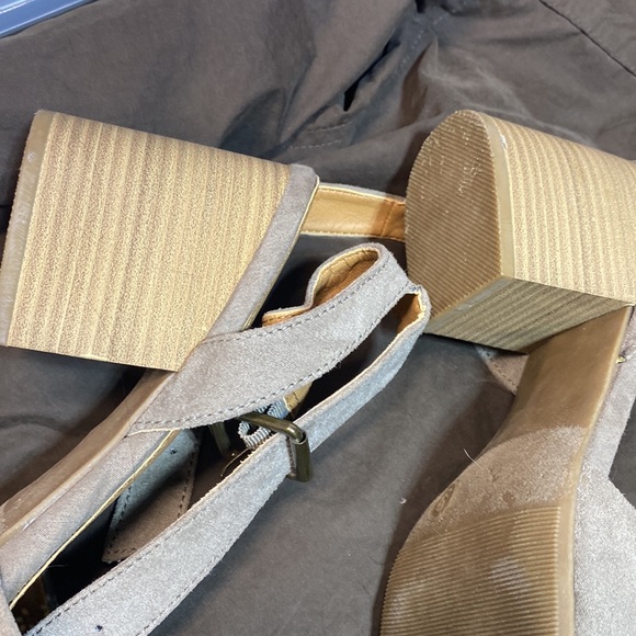 👟 3/$10 - heels - Picture 5 of 6
